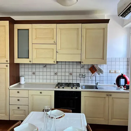 Shaila Guest House, Family & Pet Friendly Перуджа